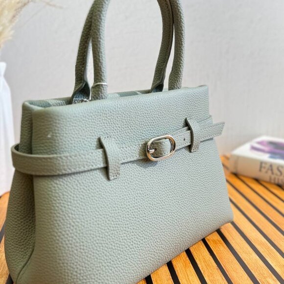 Luxe Majestique – The Ultimate Leather Handbag with Elegance & Functionality - Picture 14 of 15